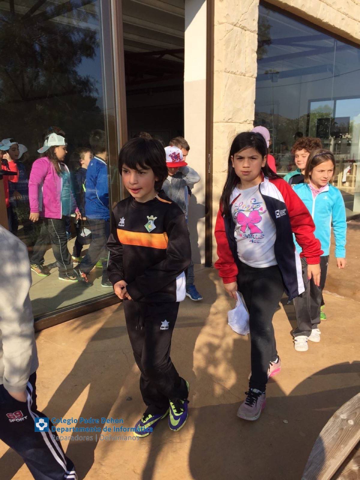 Photo919399636348807231